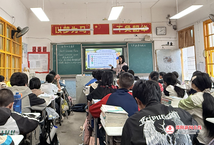 隆回县金石桥镇高洲中学开展初二英语教研活动