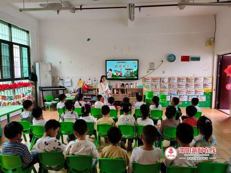 新宁县高桥镇中心幼儿园开展第18个全国防灾减灾日宣传活动