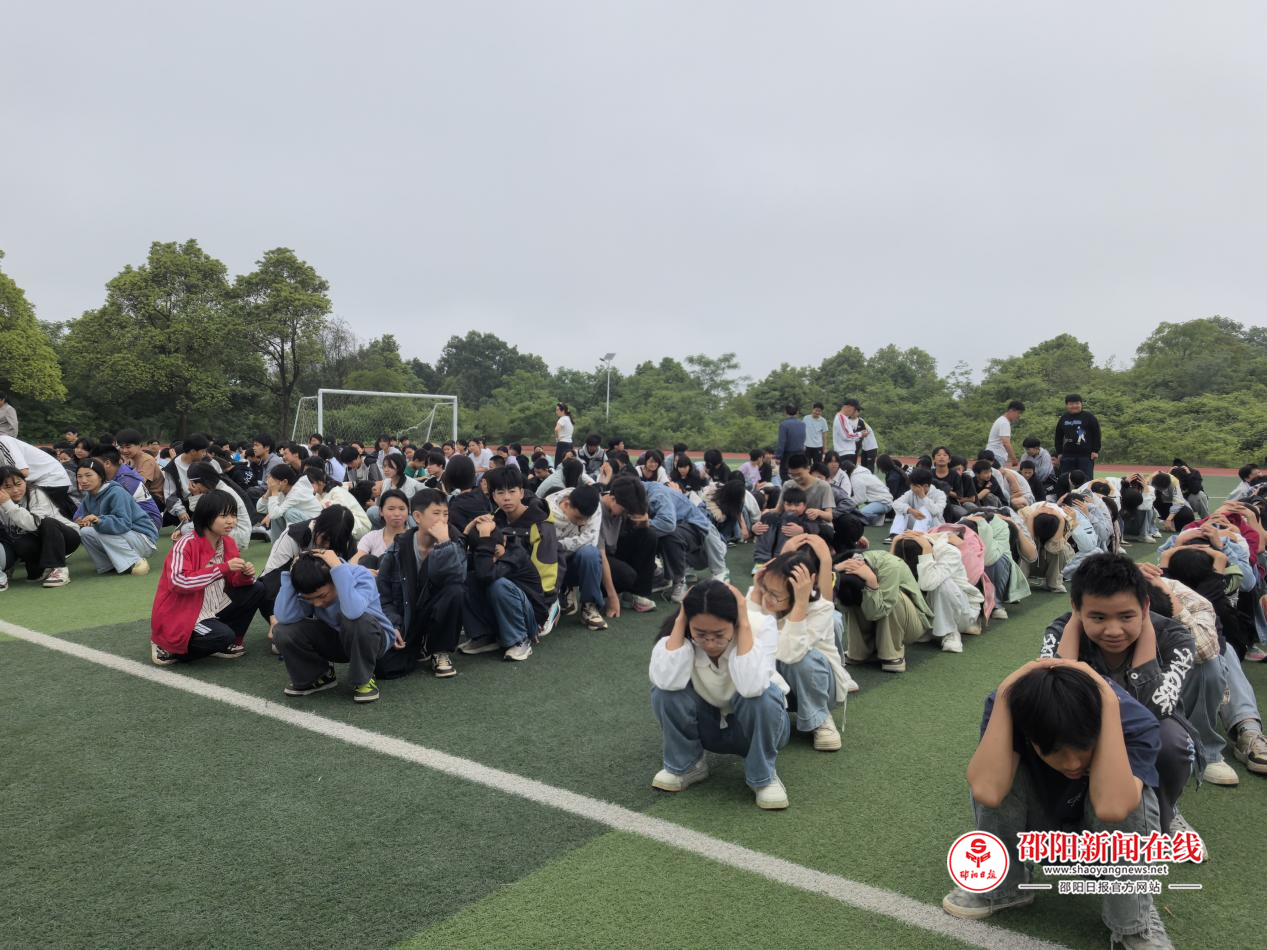 ​隆回县北山镇中心学校开展地震应急避险疏散演练