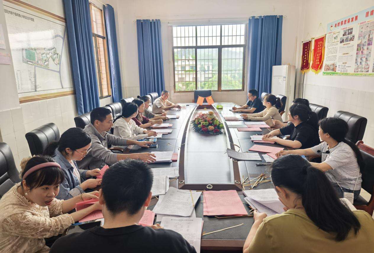 新宁县金石镇明德小学召开防溺水防性侵工作部署会
