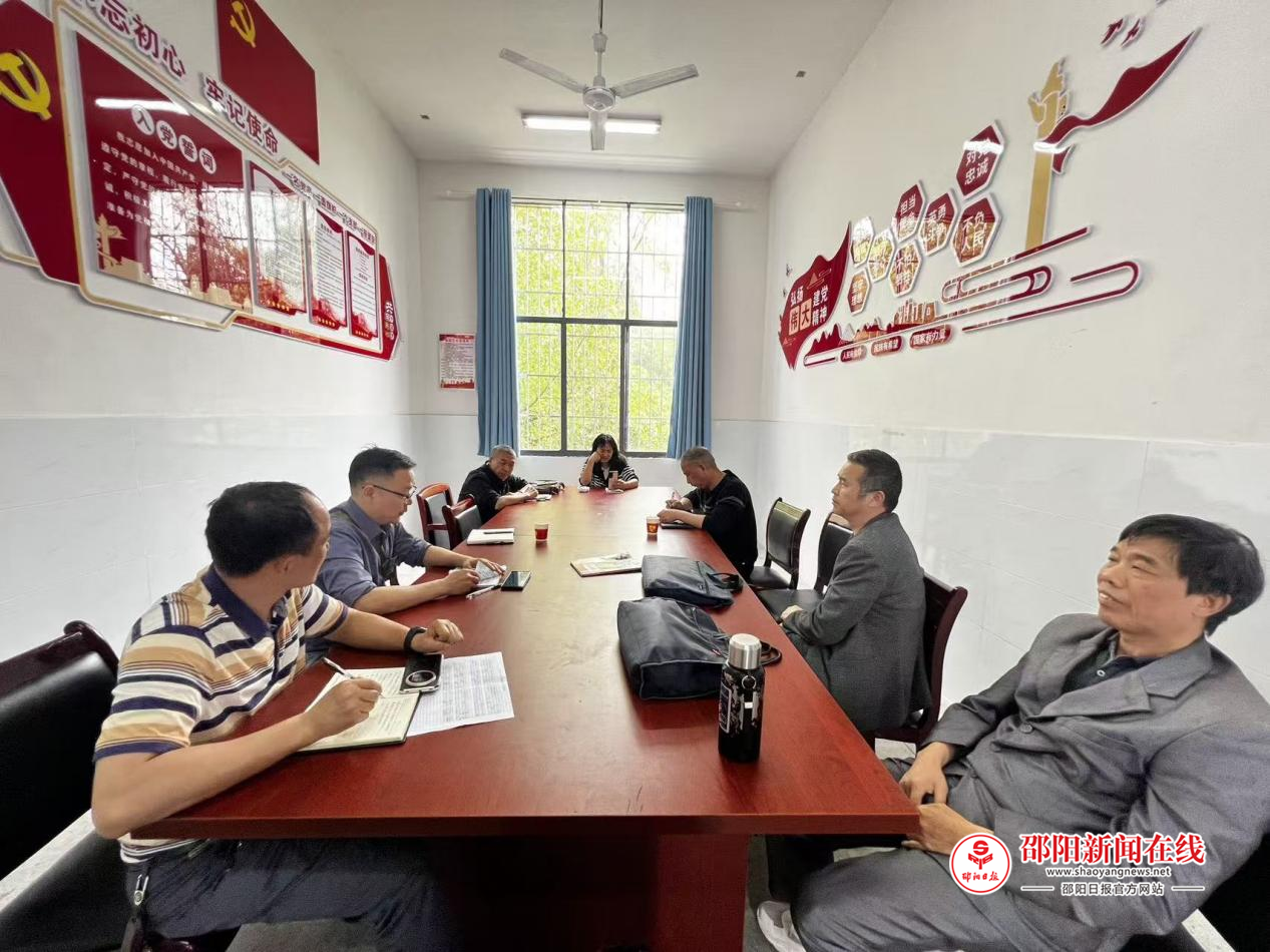 隆回县教研组：推门听课促教研，精准指导提质量