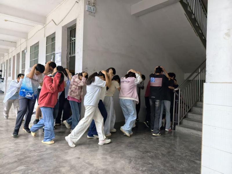 武冈市马坪乡中学举行防震减灾应急疏散演练活动