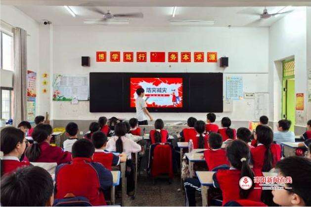 武冈市思源实验学校开展防灾减灾主题班会活动