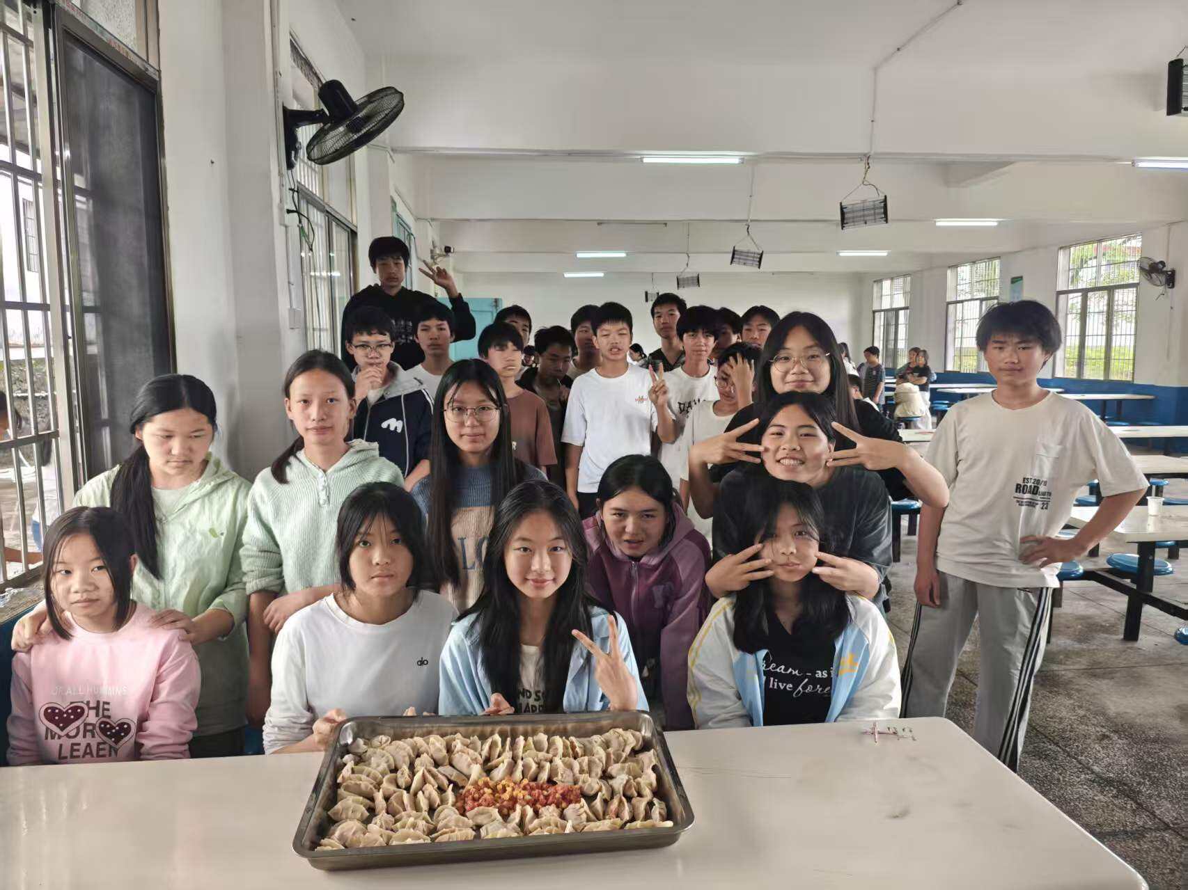 武冈市秦桥镇中学举办关爱留守儿童营养日主题活动