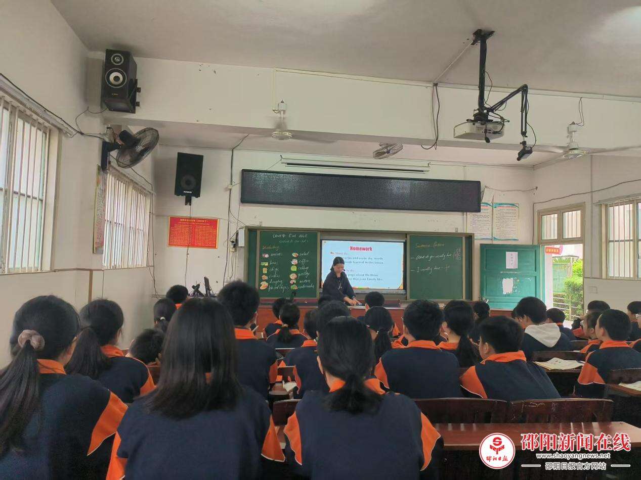 洞口县山门镇中心学校英语组开展优秀教师示范课活动
