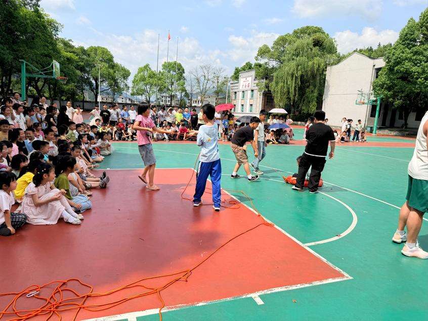 洞口县江口镇中心小学开展防溺水安全演练活动