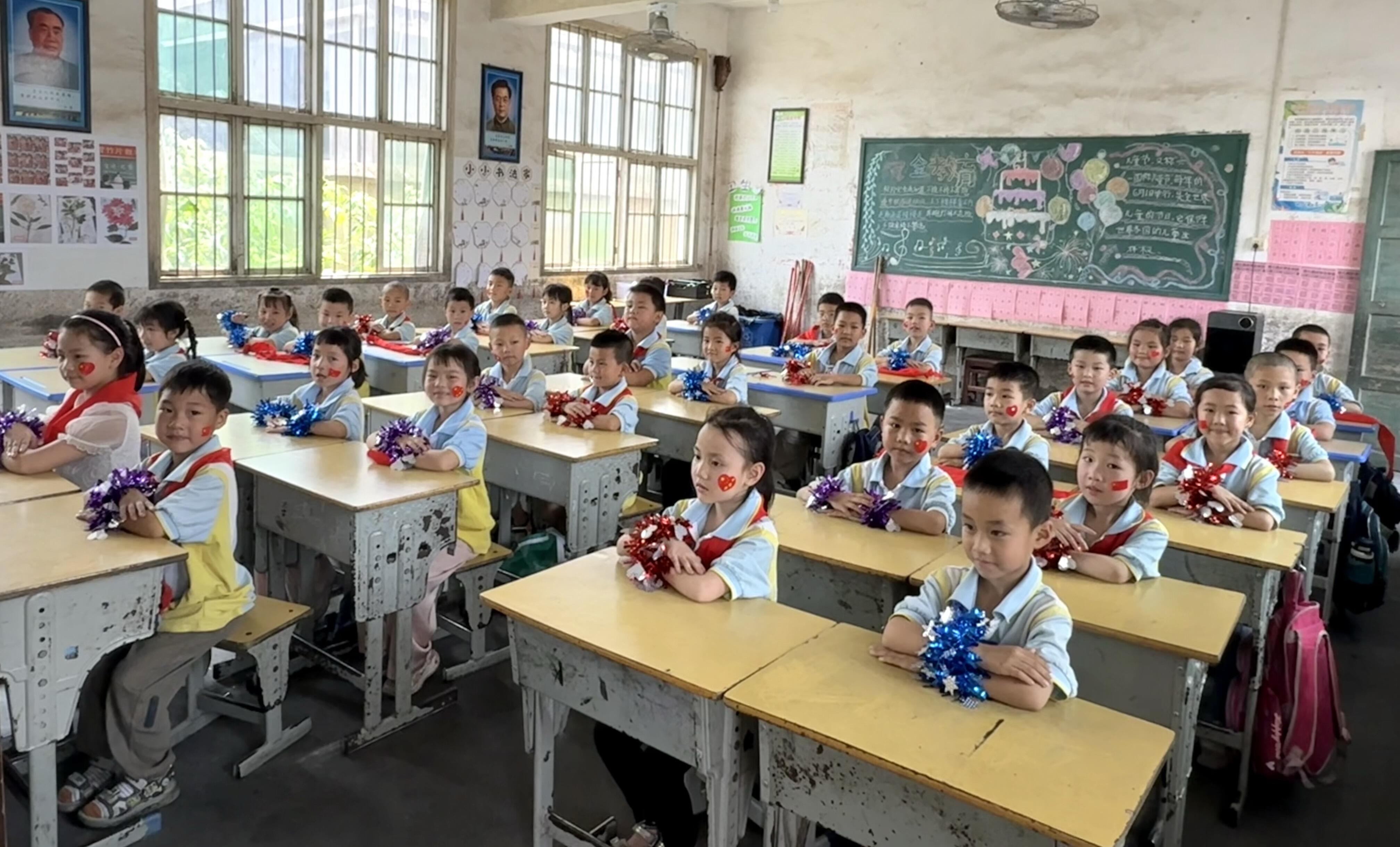 洞口县中小学举行“课前一支歌”评比活动