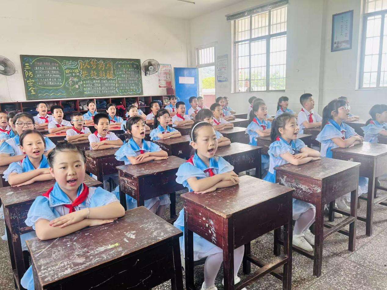洞口县雪峰街道木瓜高级小学“课前一支歌”再获县级考评高度赞誉