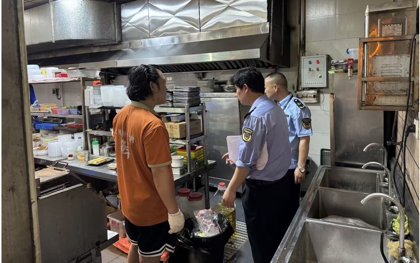 城步：织密网络餐饮食品安全网