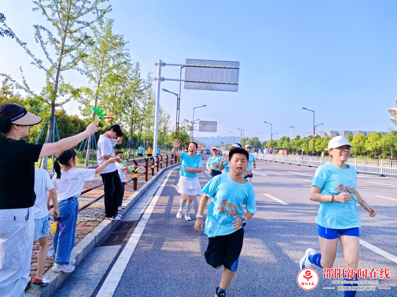 中国联通邵阳市分公司开展“影趣童行·欢乐六一”亲子主题活动
