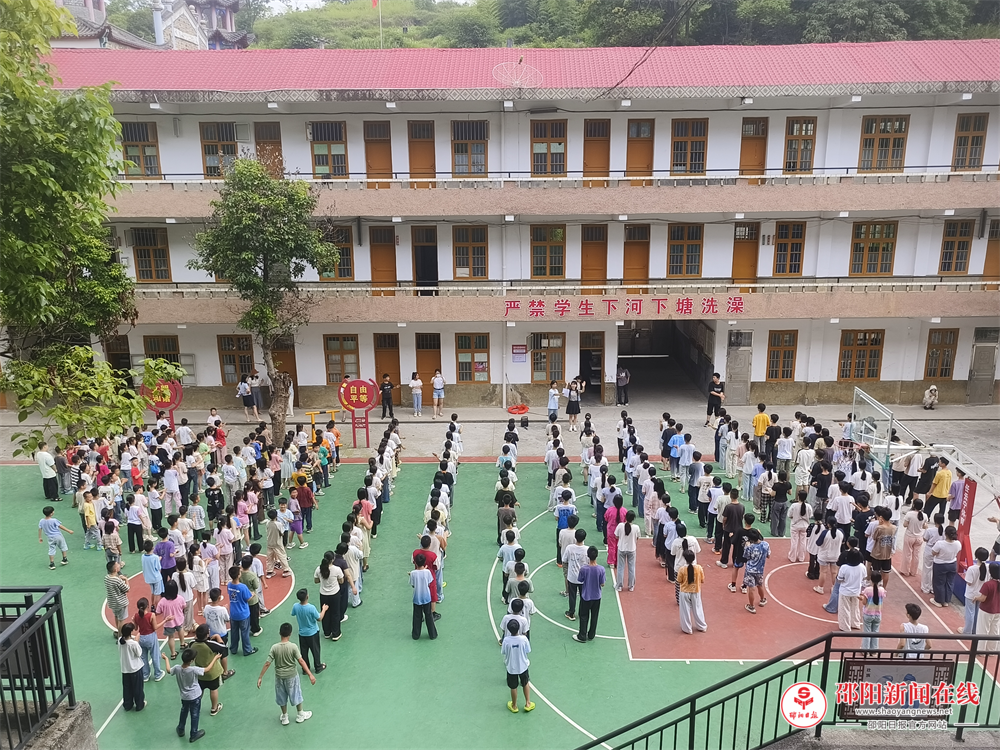 ​隆回县山界回族乡中心学校开展安全教育活动