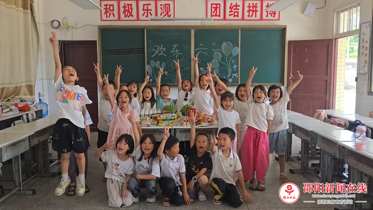 隆回县三阁司镇石笋小学开展丰富多彩的“六一”国际儿童节系列活动