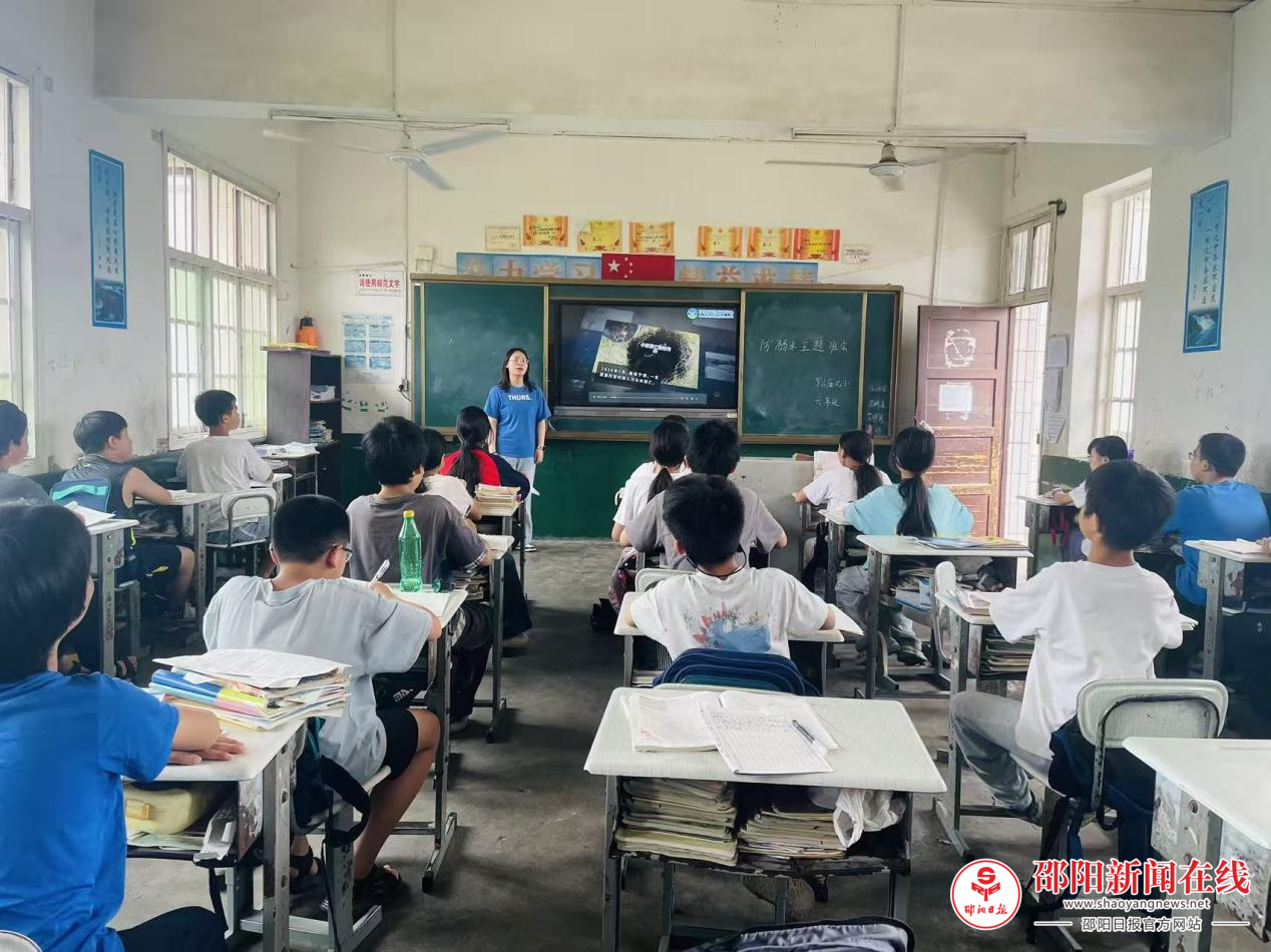 隆回县花门街道罗公庙完全小学开展防溺水主题班会