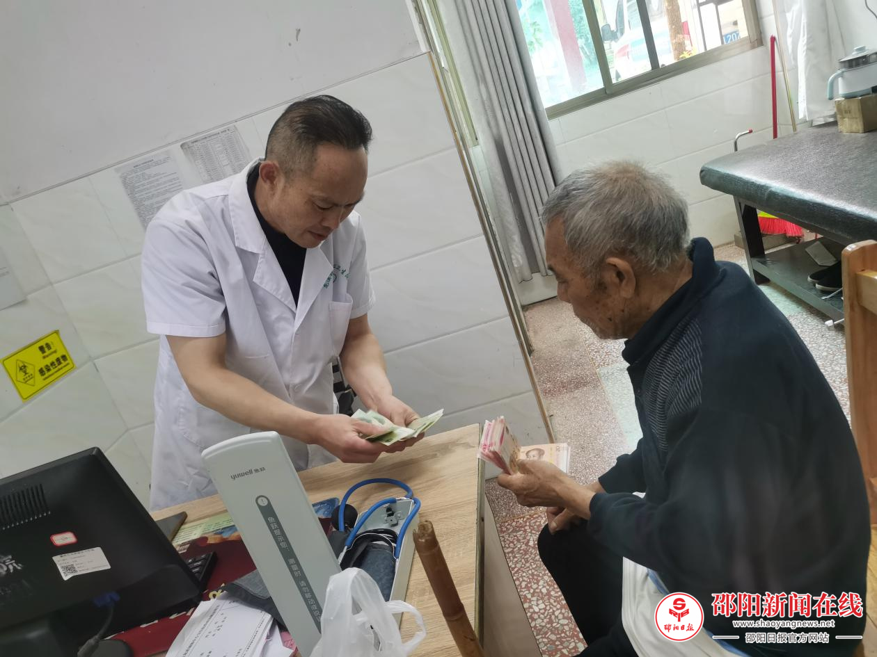 新邵县龙溪铺镇中心卫生院：优良家风传美德，拾金不昧显医风