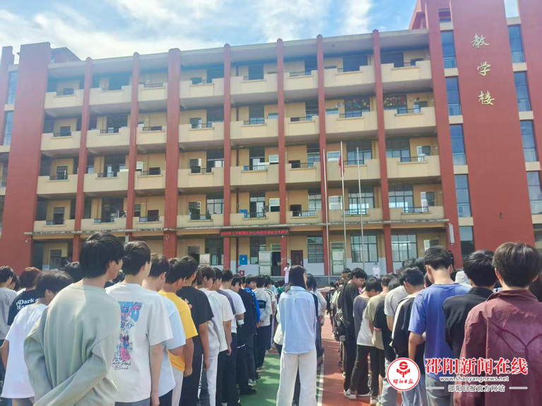 隆回县周旺镇卫生院走进周旺中学开展防溺水急救专题培训