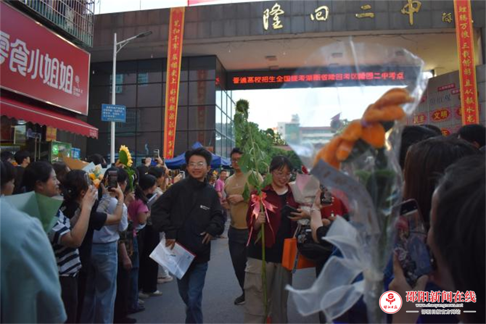 隆回县师生高考圆满“毕业”