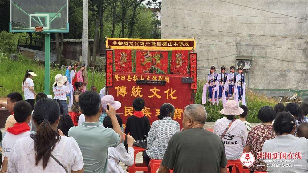 隆回县滩头镇桃仙岩村举办非遗展演活动