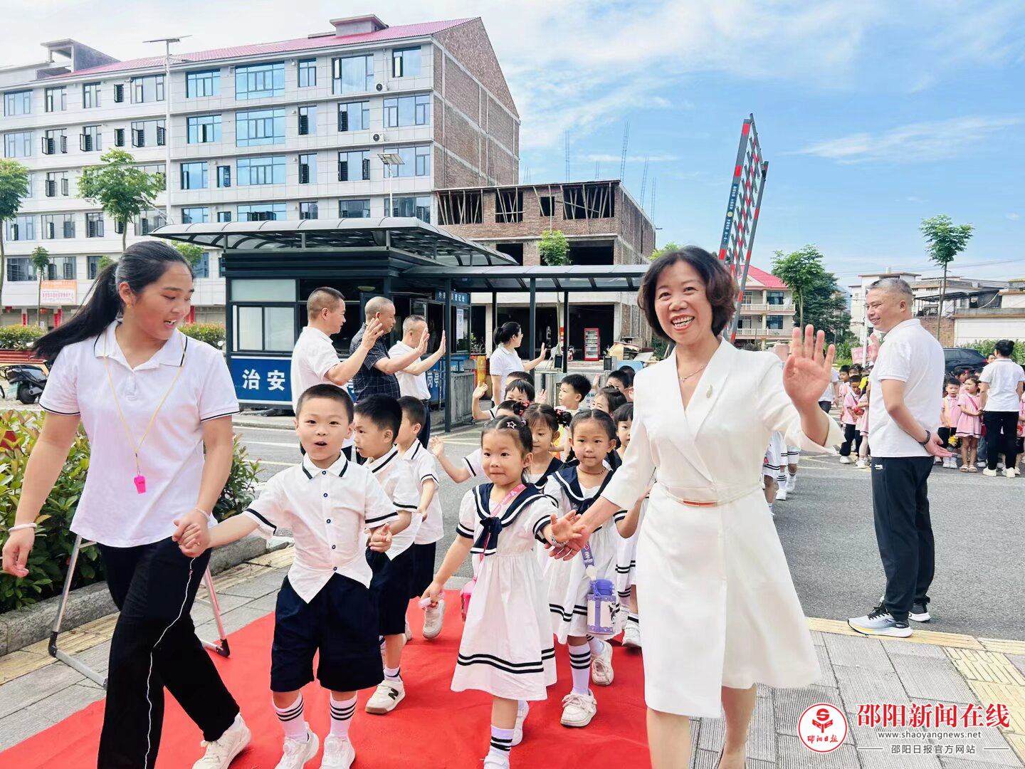 武冈市水西门街道中心幼儿园与武冈市幸福芙蓉学校联合开展校本研修活动