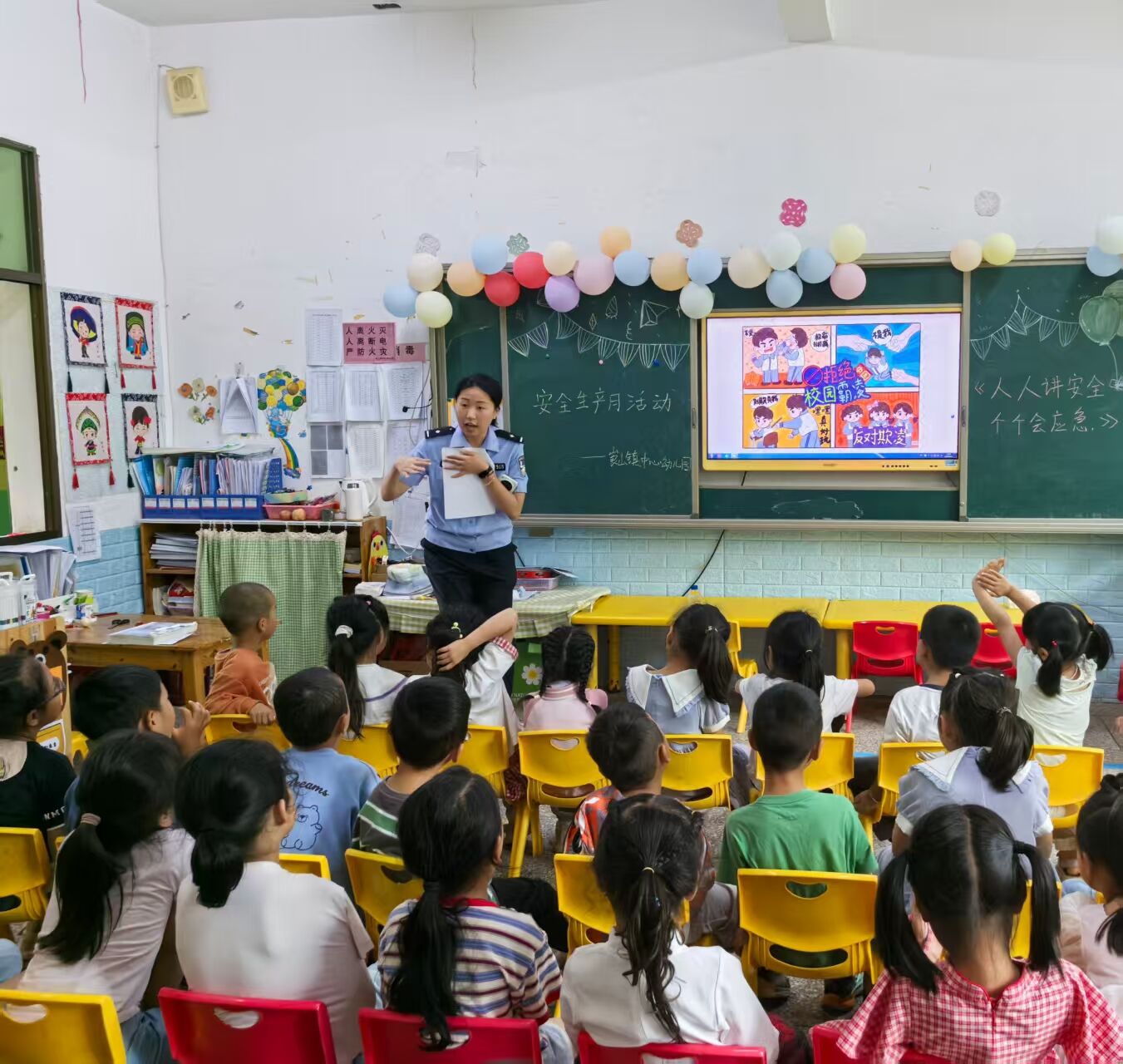 新宁县崀山镇中心幼儿园开展法治安全教育活动