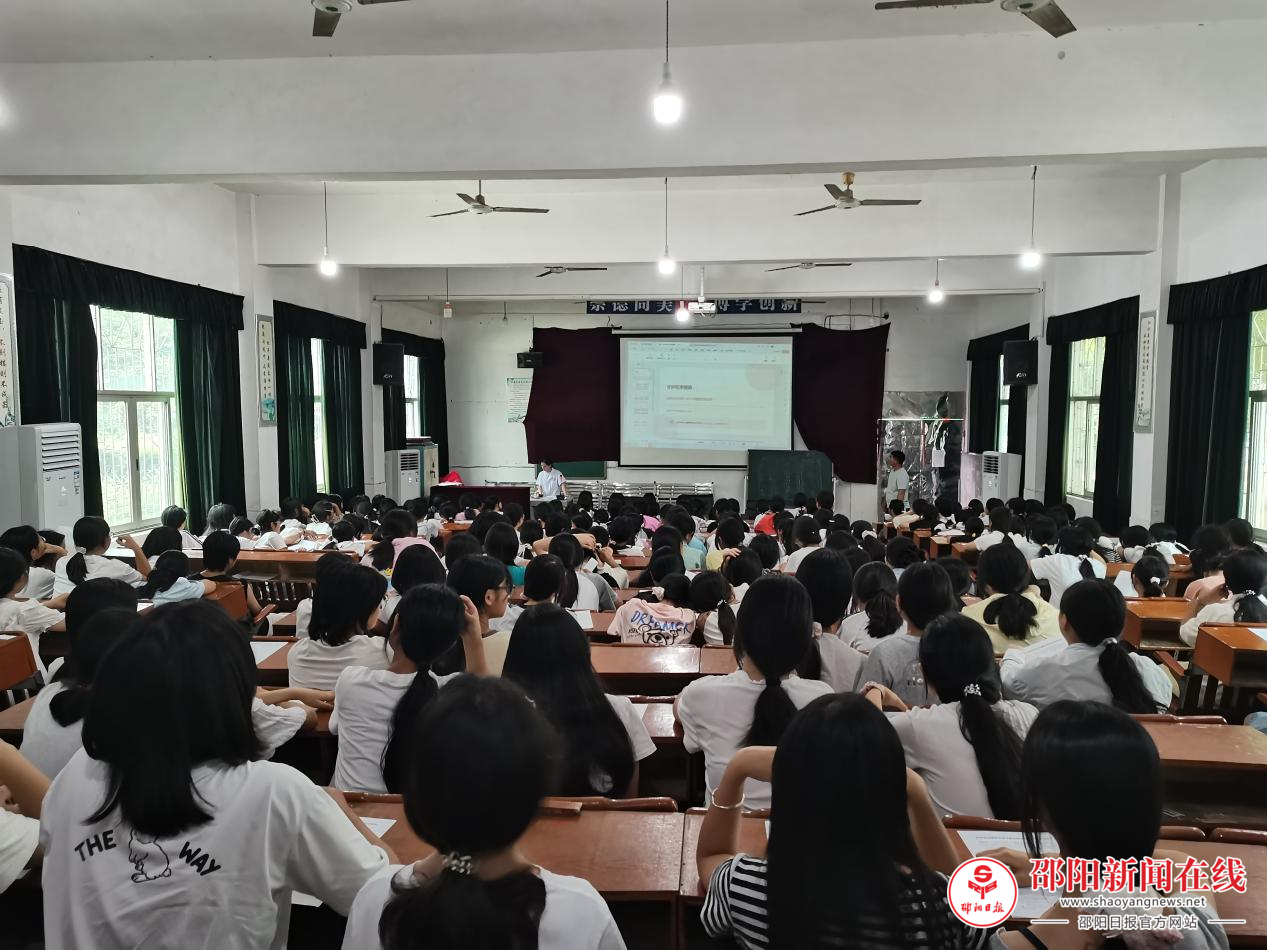 邵东市廉桥镇初级中学开展适龄女生免费二价HPV疫苗科普宣讲活动