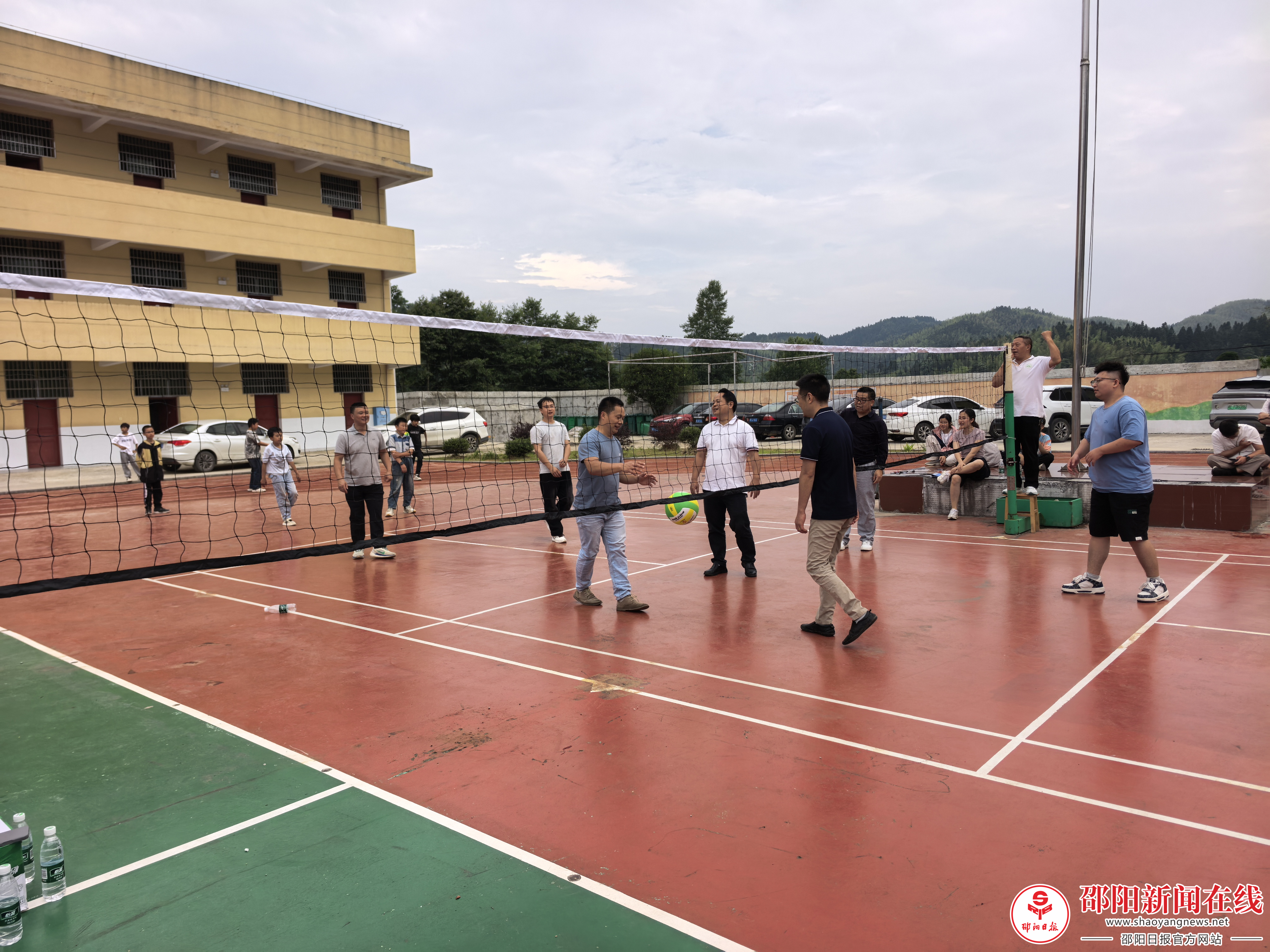隆回县麻塘山中心学校开展气排球比赛