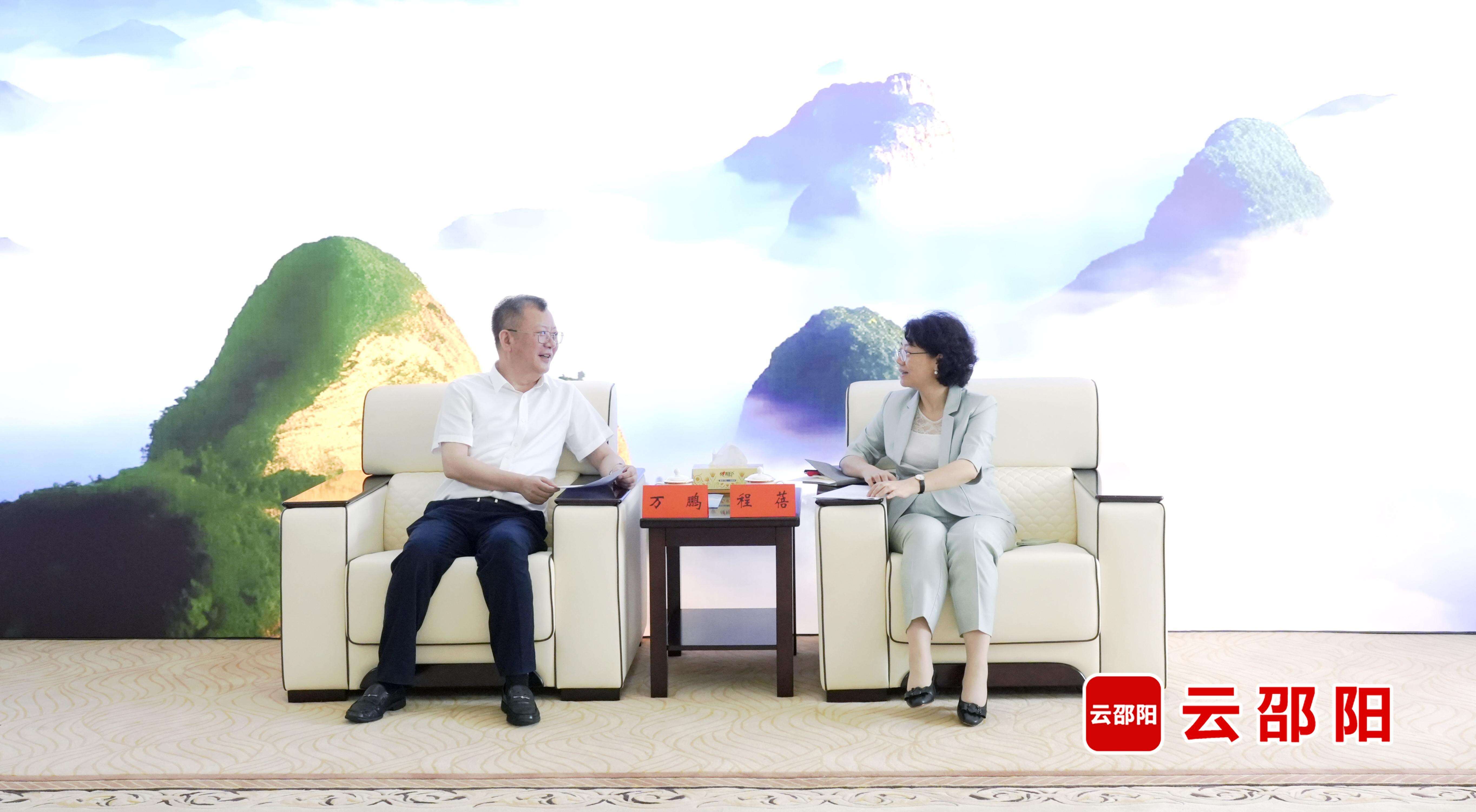程蓓与湖南电信党委书记、总经理万鹏一行座谈