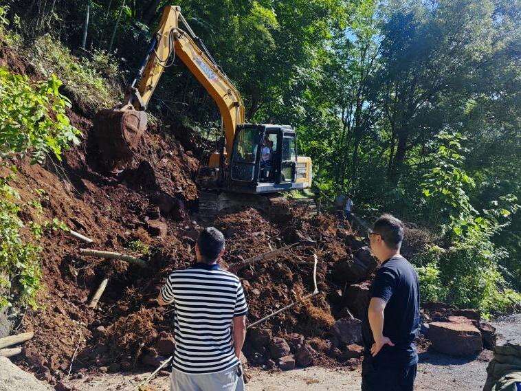 隆回县北山镇：筑牢防汛安全屏障 全速推进灾后复耕复产