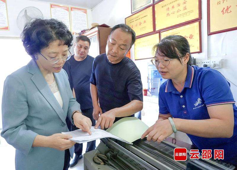 程蓓在隆回县督导检查烟花爆竹安全生产等工作