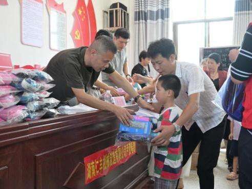 ​邵东市水东江镇：党建联建聚合力 精准帮扶暖童心