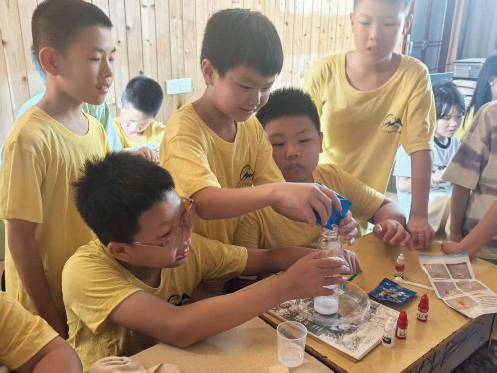 “大象牙膏”喷涌科学星火——青春支教点亮乡村少年探索梦