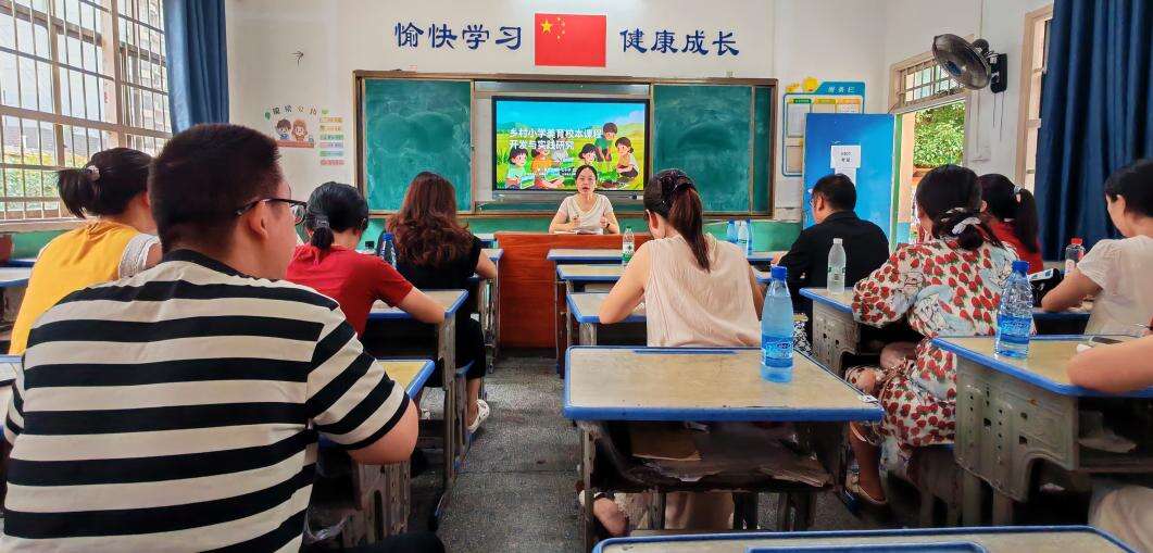 洞口县竹市镇中心小学召开市级美育课题第二次专题推进会