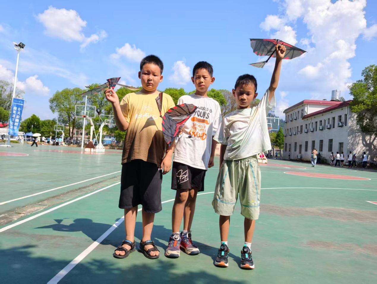 隆回县七江镇中心小学学子亮相科技体育大赛