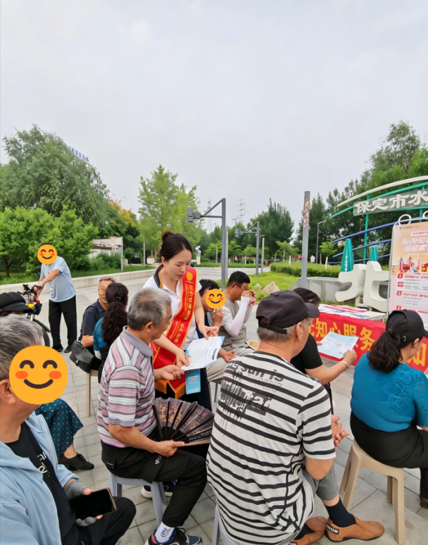 (河北保定中支志愿者在公园邀请老人们参与防非答题) 配图5