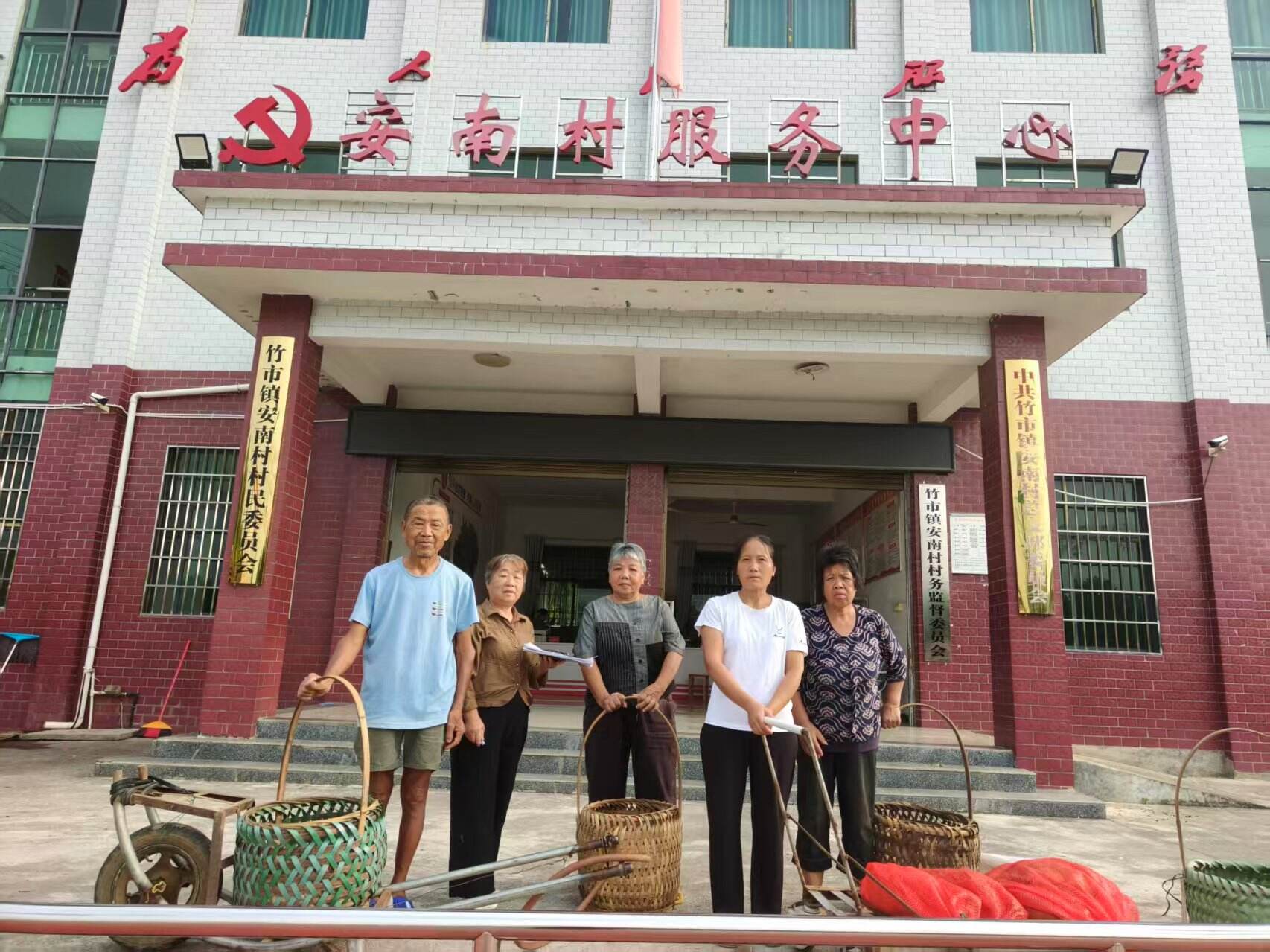 本土企业情系桑梓&nbsp;爱心鸡苗助农增收——洞口县竹市镇本土企业助力安南村农户发展庭院经济
