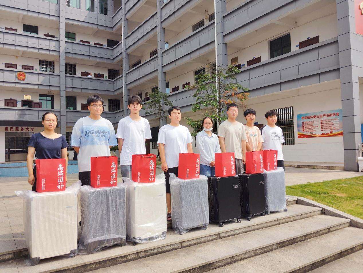 邵东市廉桥镇人民政府召开2026级大学暨研究生新生欢送会