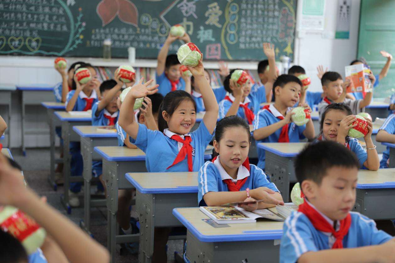 开学首日，邵东市城区二小“卷”得不一样