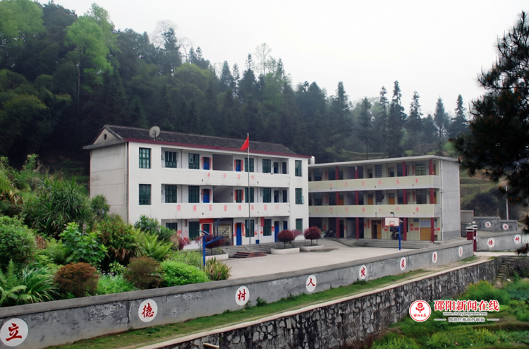 隆回县金石桥镇丰云小学暑期校园修缮工程圆满完工