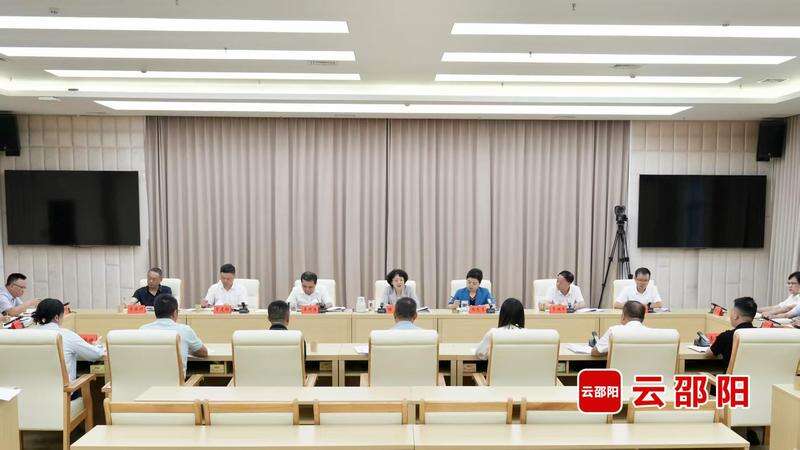 市委就党代会报告征求“两代表一委员”和基层干部群众代表的意见建议