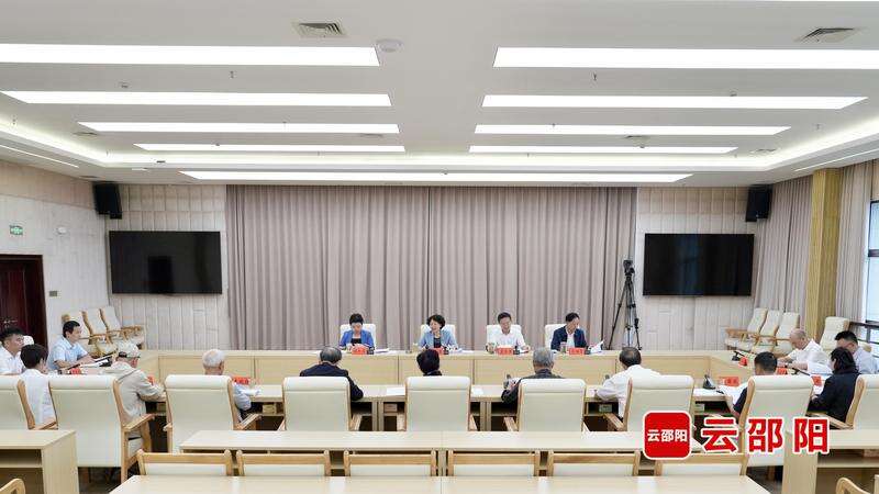市委召开离退休干部座谈会 就第十三次党代会报告征求意见建议
