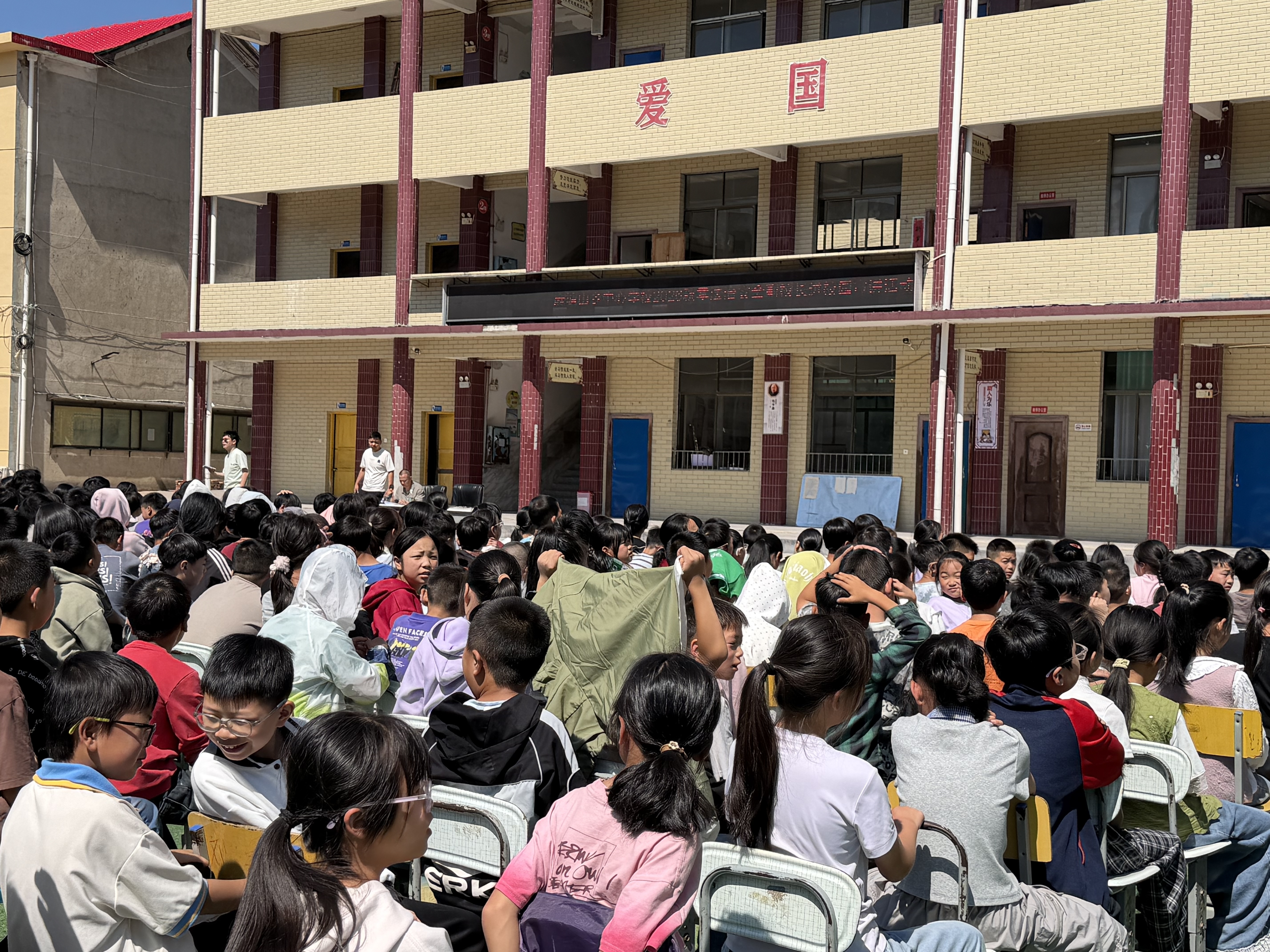 隆回县麻塘山乡中心学校开展法治进校园专题宣讲活动