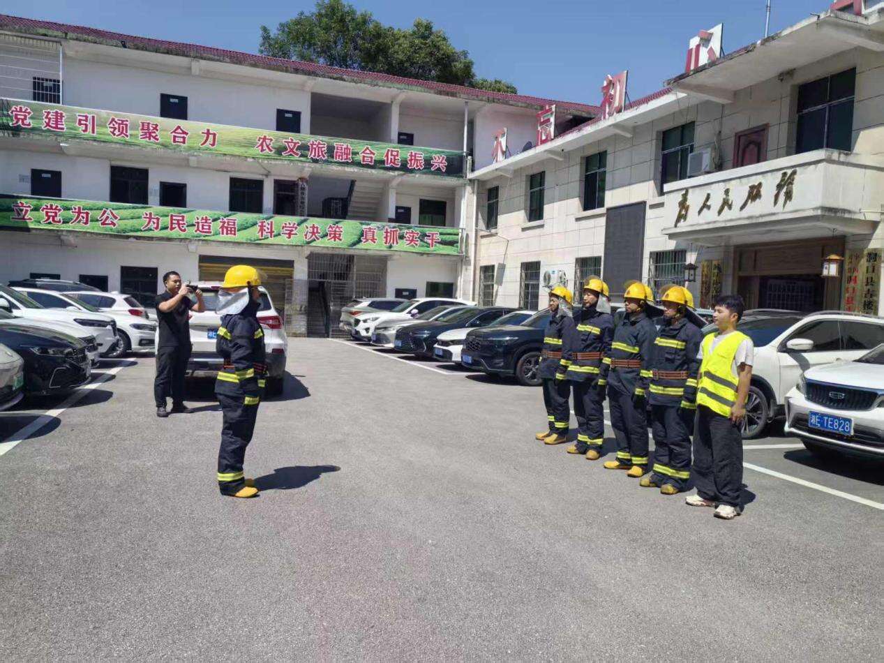洞口县古楼乡开展消防实战演练拉练活动