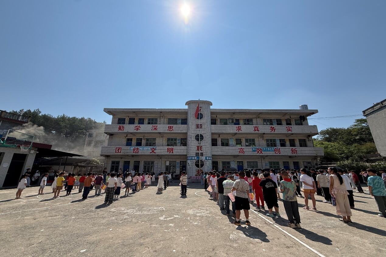 隆回县岩口镇石郑小学举行2026年秋季开学典礼活动
