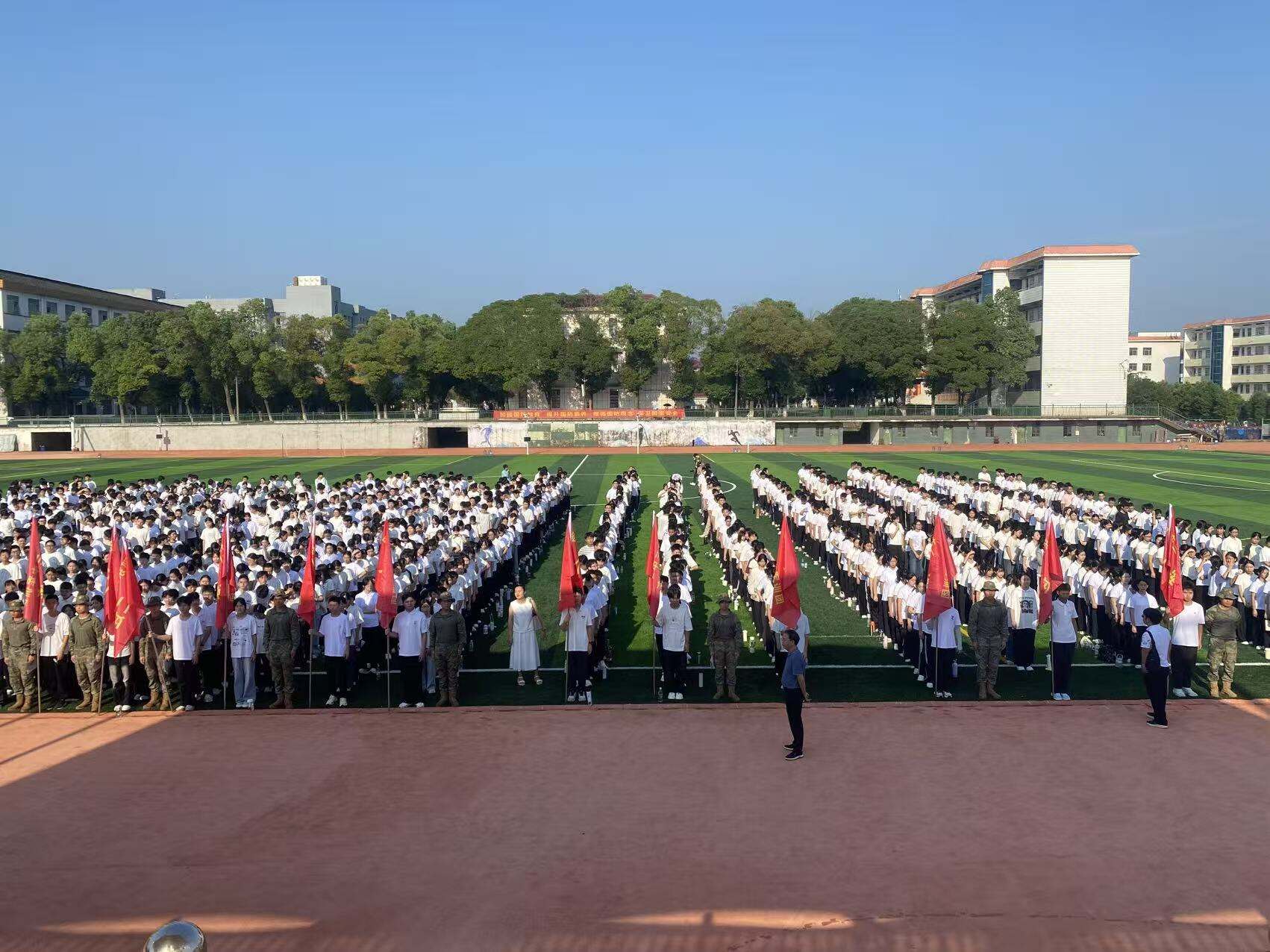 邵东三中2026级高一新生军训动员大会暨开训仪式顺利举行