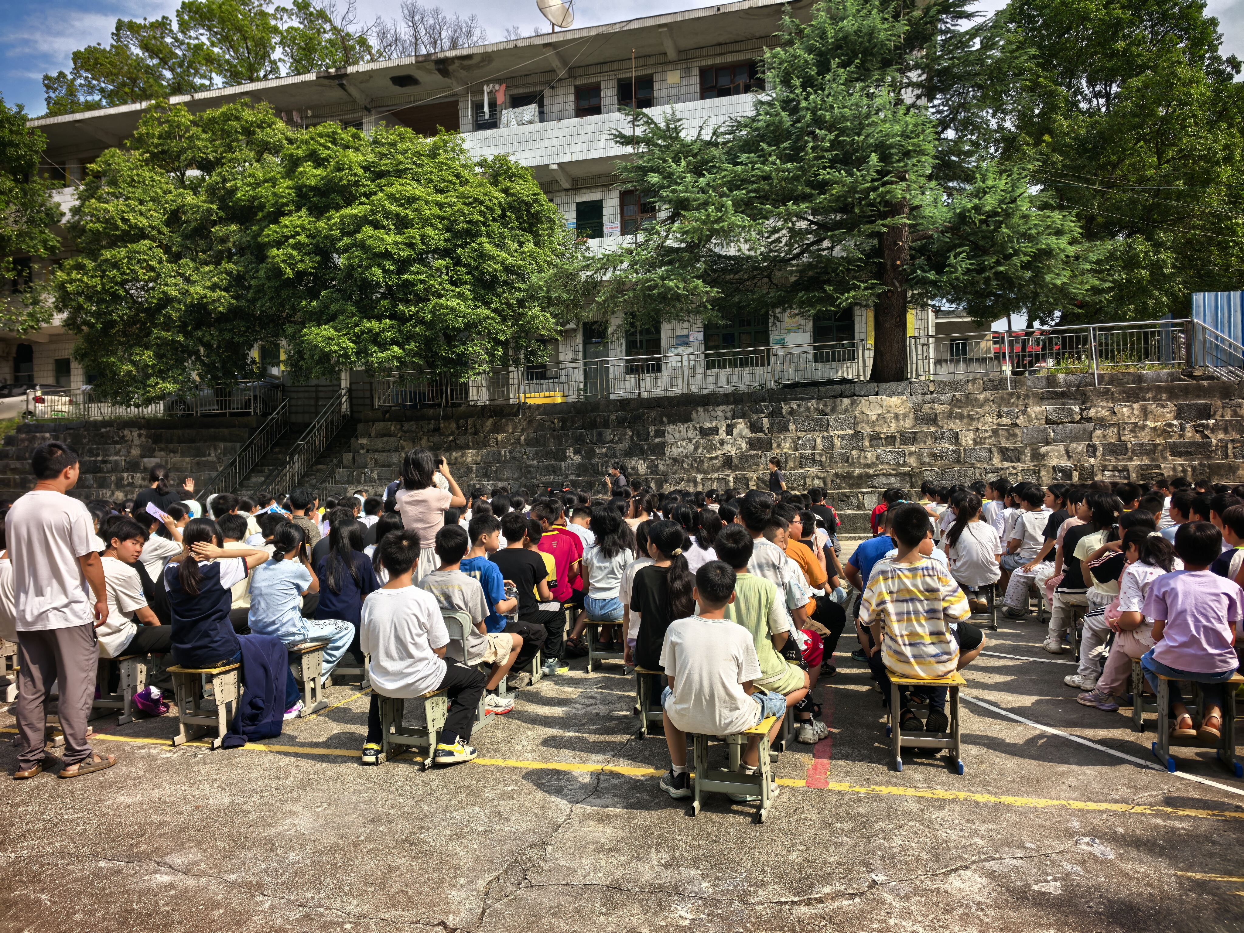 隆回县西洋江镇苏河完全小学举行安全教育宣讲活动