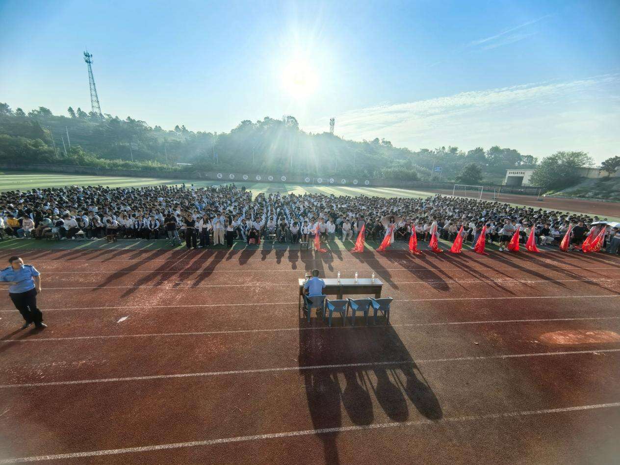 邵东市第四中学举行2026年秋季学期法治教育专题讲座