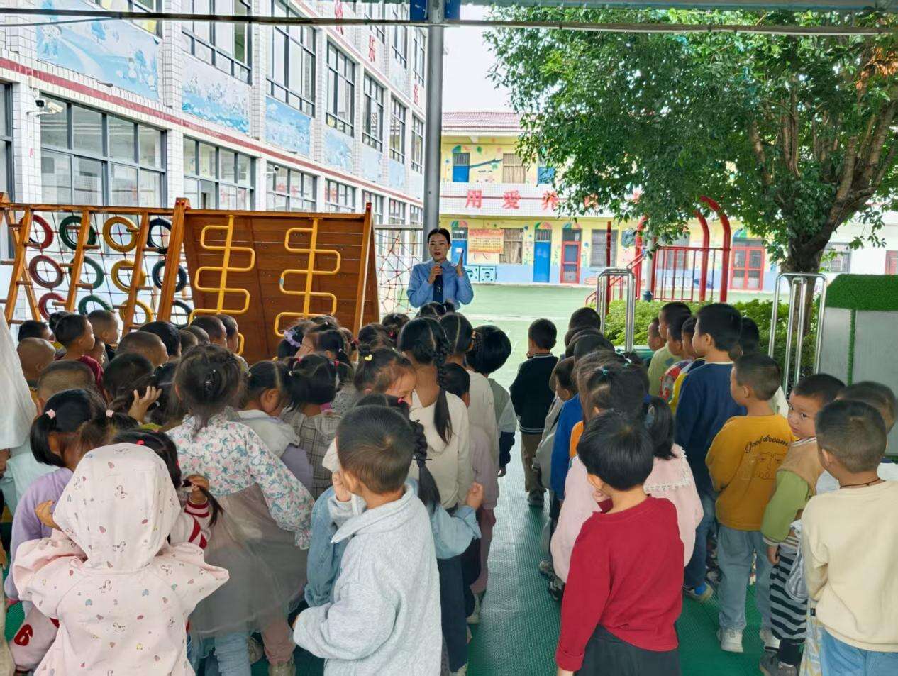 洞口县司法局开展“开学第一课”法治宣讲进校园活动