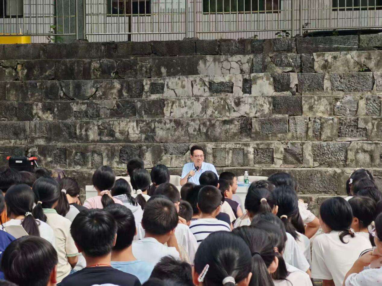 隆回县西洋江镇苏河中学开展安全宣讲活动