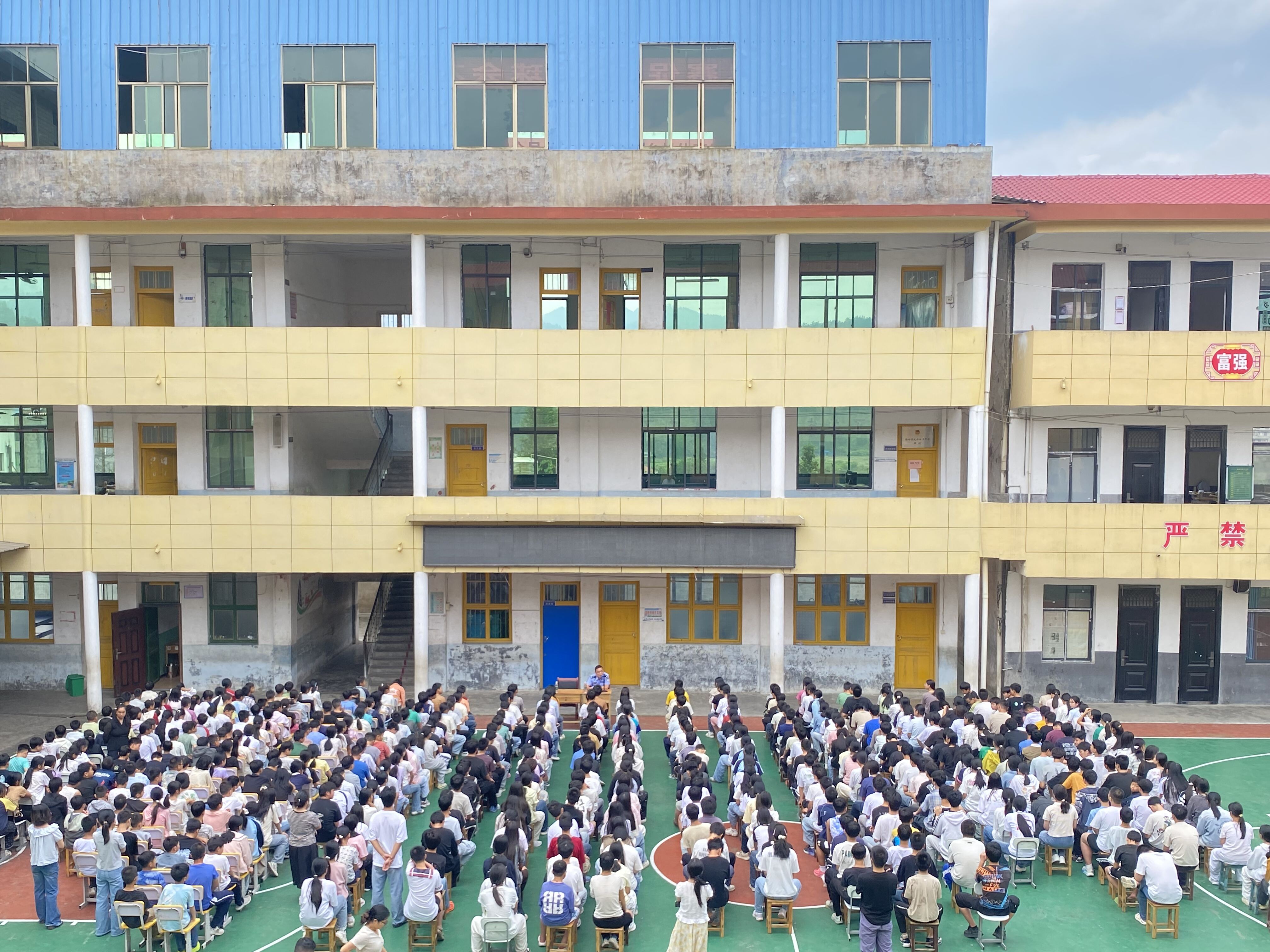 隆回县大水田乡中心学校开展开学第一课法治专题讲座
