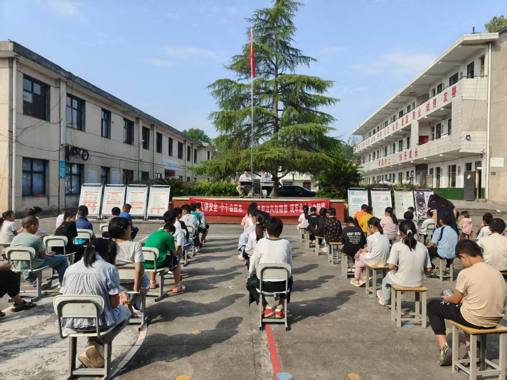 隆回县北山镇组织开展校园安全与民族团结进步专题宣讲活动