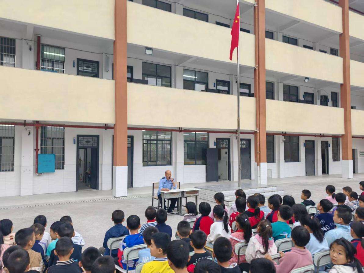 隆回县司门前镇孙家垅小学开展2026年秋季法治副校长宣讲活动
